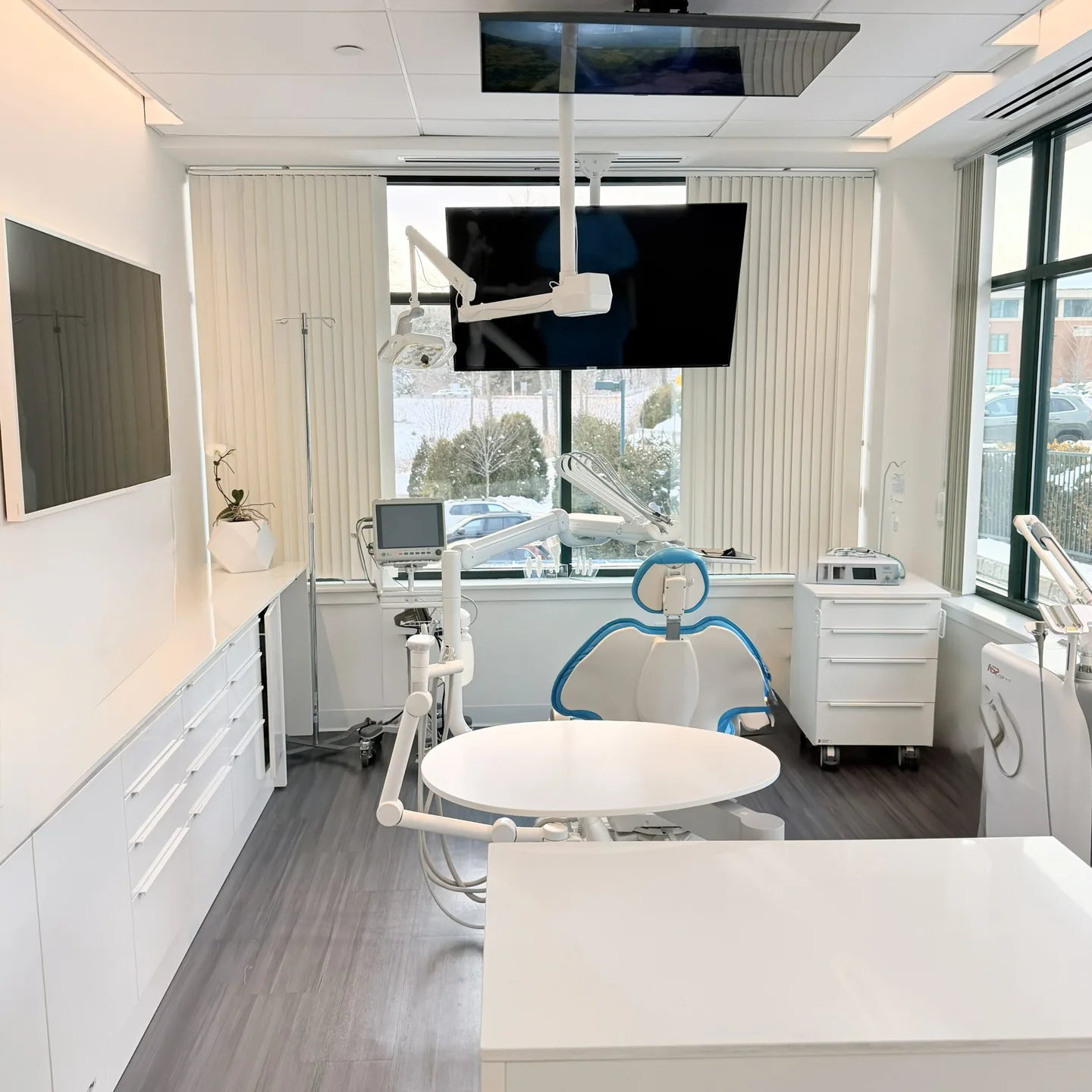 Natural Dentistry: Surgery Room